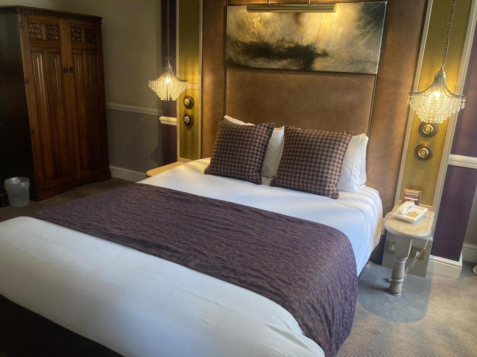 Saracens Head Hotel By Greene King Inns Towcester Esterno foto